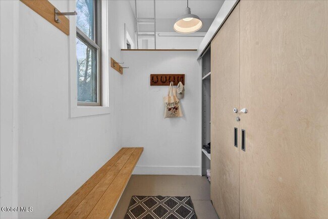 Building Photo - 5 Swanner Ln