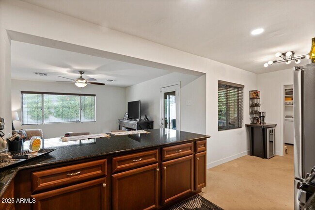 Building Photo - 2224 E Sells Dr