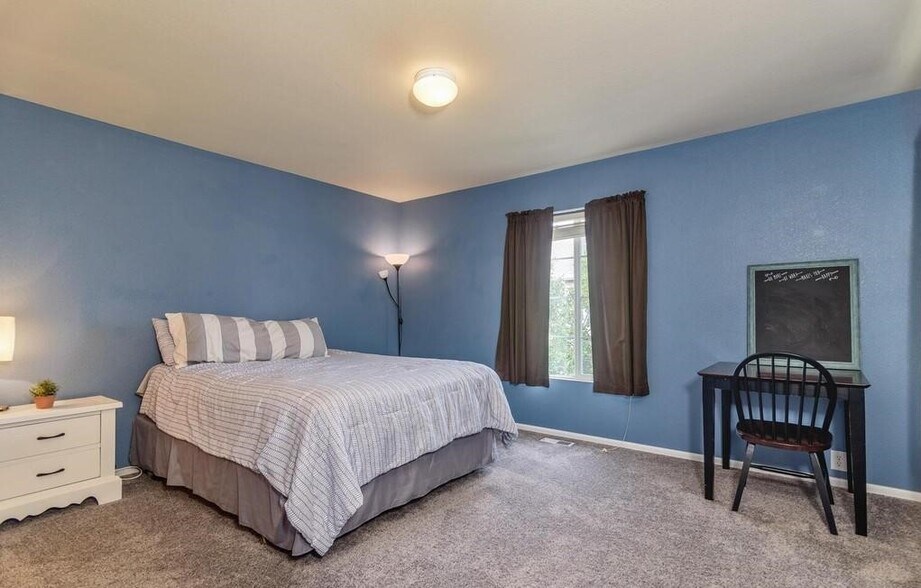 Second bedroom - 170 Alyssum Dr