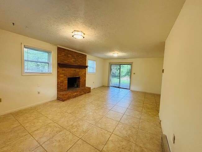 Building Photo - 3 Bedroom 3 Bath House