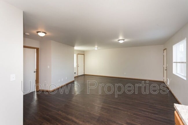 Building Photo - 7230 NE 18th Ave