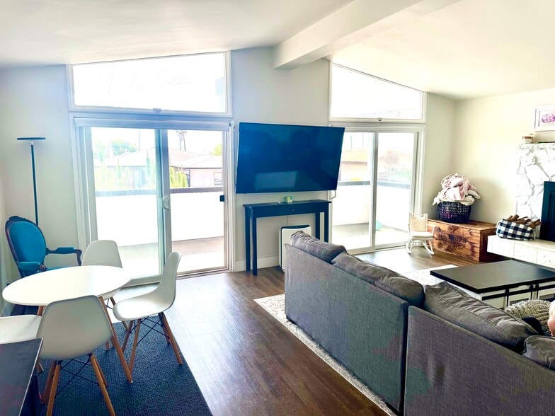 Building Photo - 1606 W 22nd St