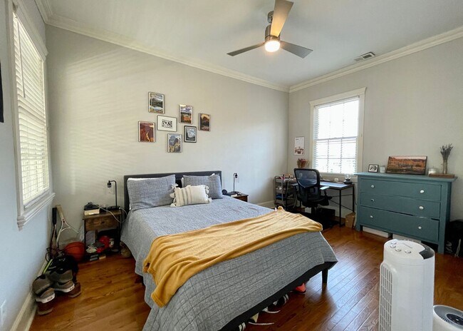 Building Photo - Available 7/20. Great 1BR/1BA Available in Downtown Charleston!