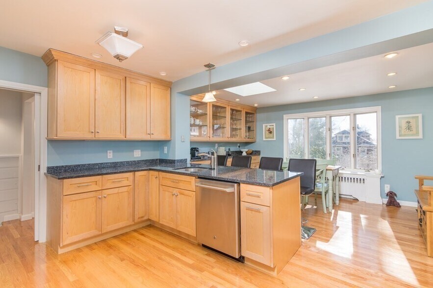 Building Photo - 46 Cerdan Ave