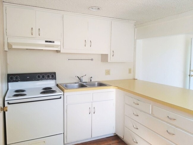 Building Photo - West University 6 bedroom/3 bath with two ...