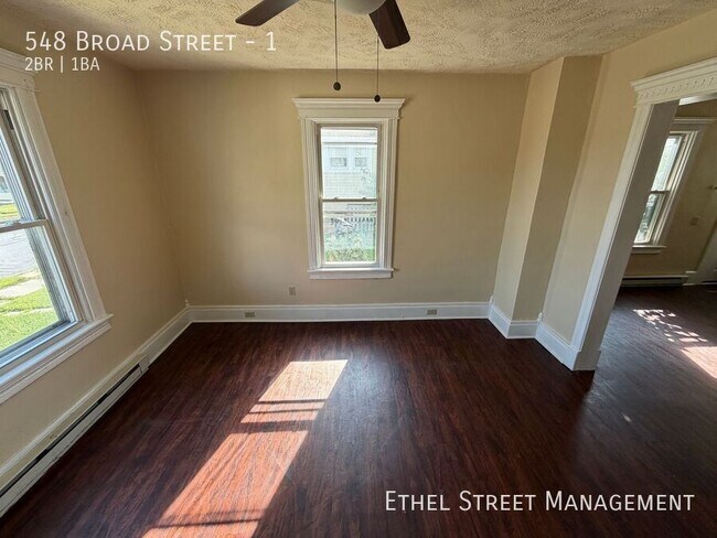 Building Photo - 548 Broad St