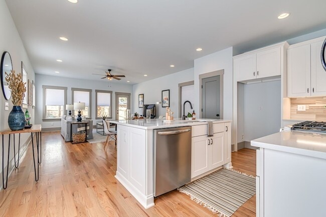 Building Photo - 1603 Porter Ave