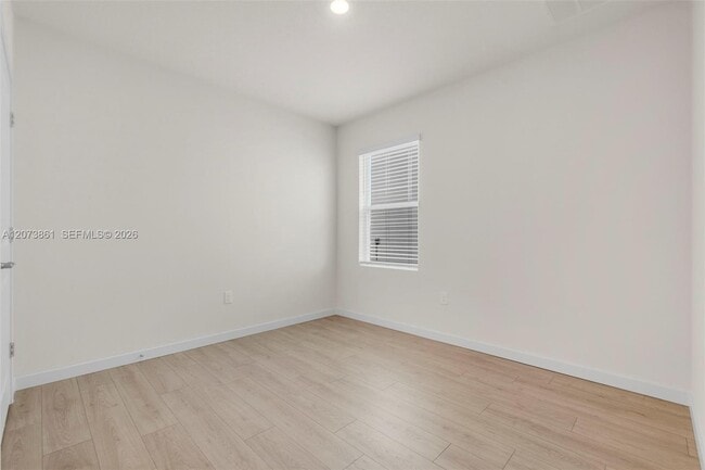 Building Photo - 9082 Venetian Sq