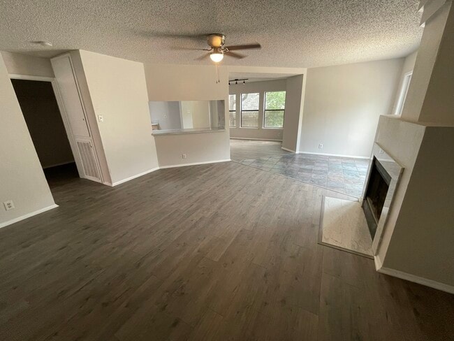 Building Photo - 9235 Ridge Post