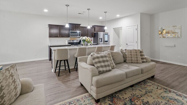 Building Photo - Stylish 3 Bedroom Townhome in The Commons – Richmond Hill Living at Its Finest