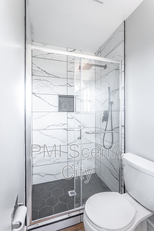 Building Photo - 8140 Holly Crest Dr