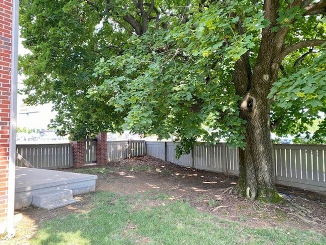 Building Photo - JUST REDUCED!!  Gorgeous 3 Bedroom Renovat...
