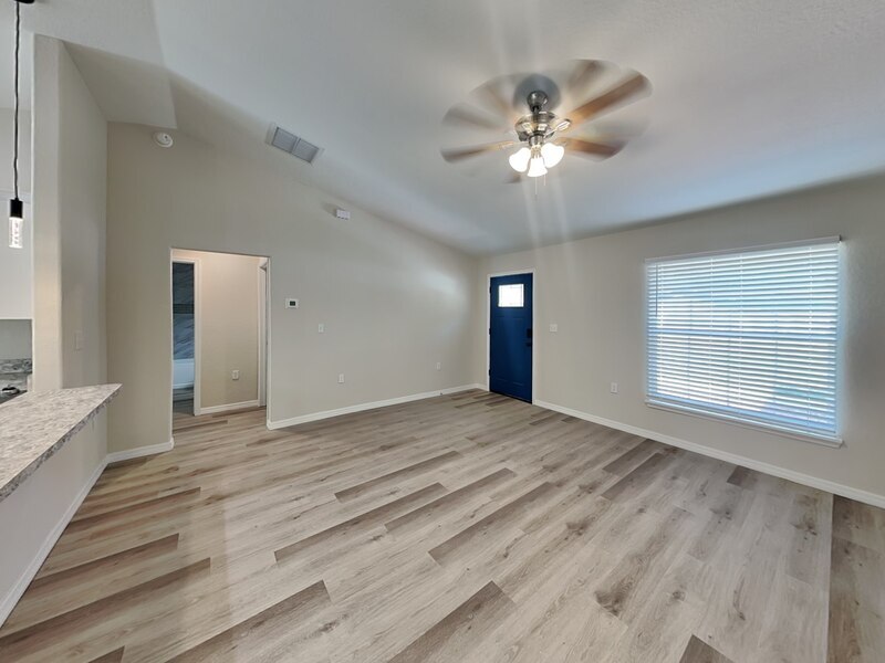 Building Photo - 27 Pine Cir