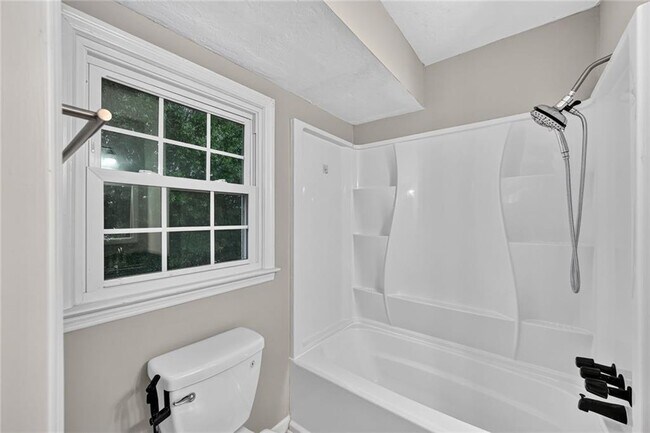 Building Photo - 226 High Creek Dr