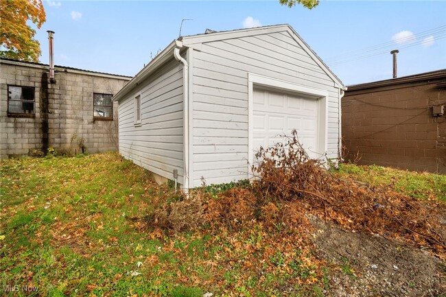 Building Photo - 12 Bouquet Ave