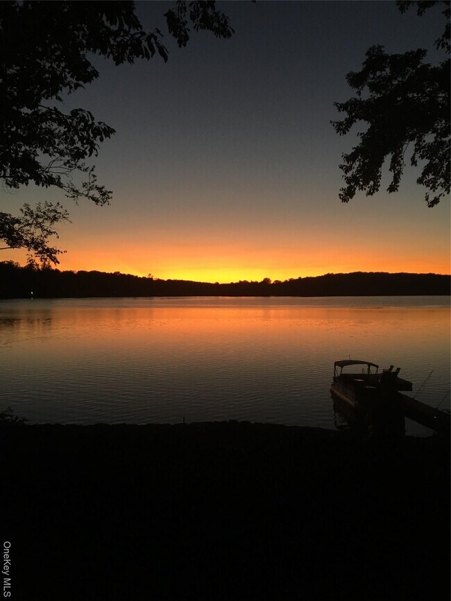 Building Photo - 17 Vails Lake Shore Dr