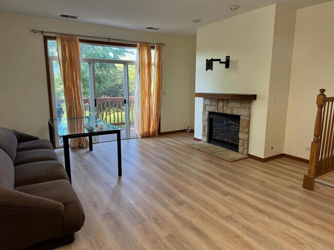 Building Photo - 2527 Oneida Ln