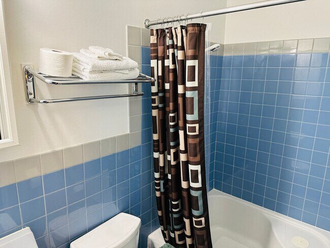 Building Photo - Furnished Efficiency Near Hospitals and Downtown