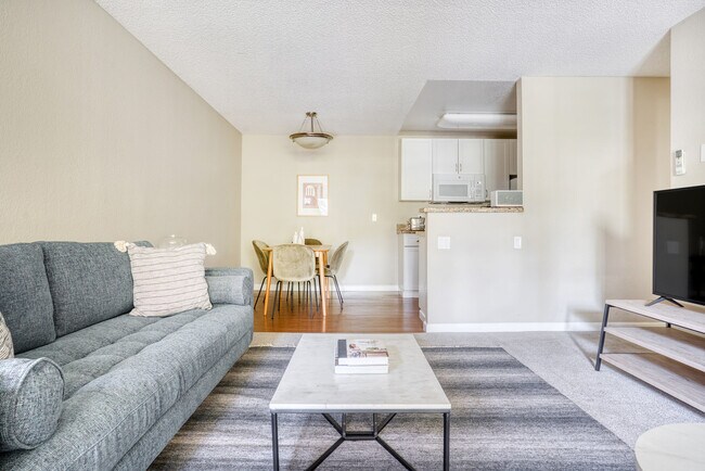 Building Photo - 131 Saratoga Ave