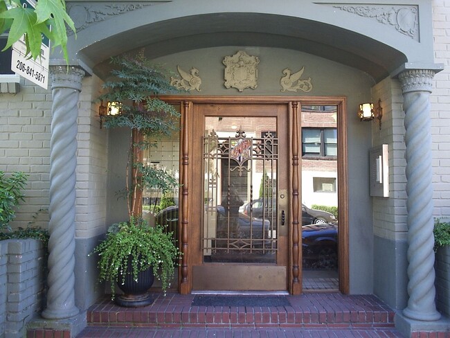 Interior Photo - Catalina Apartments