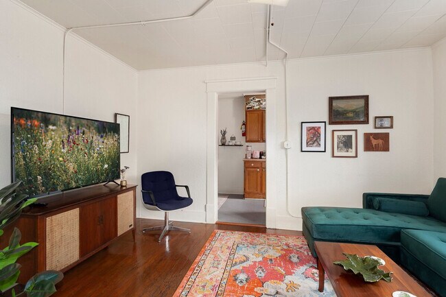 Building Photo - 110 W Meadow St