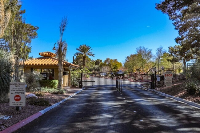 Building Photo - Painted Desert Golf Community Townhome