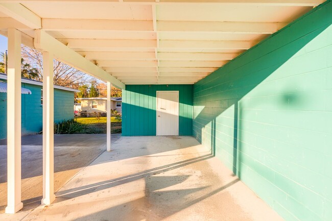 Building Photo - Cozy Home in South Daytona