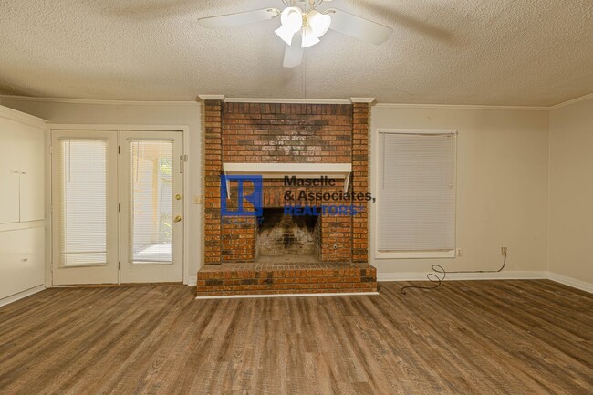 Building Photo - 3 Bed/2.5 Bath in Brookwood Subdivision