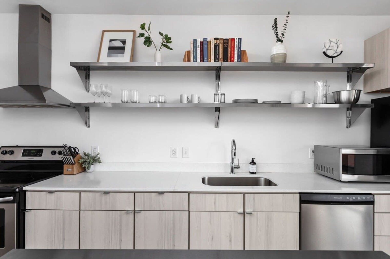 Building Photo - 747 N College Ave