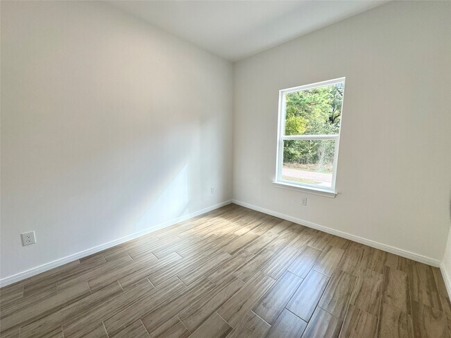 Building Photo - 11559 Persimmon St