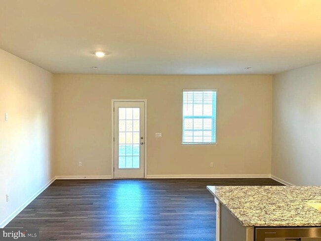 Building Photo - 155 Rae Ct