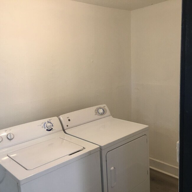 Building Photo - Remodeled 3-Bedroom Ranch Home Near UT and...