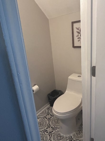 Building Photo - 318 Moir St