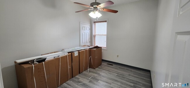 Building Photo - 24 Meadow St