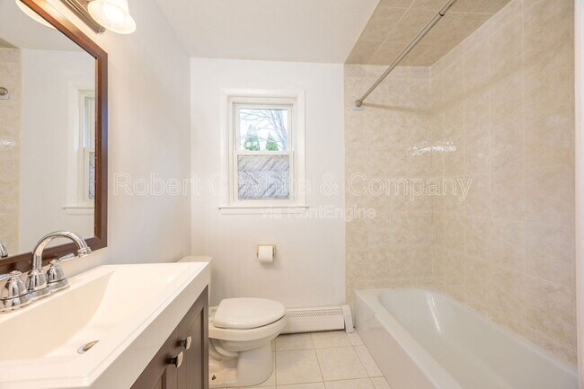 Building Photo - 32 Marshall St