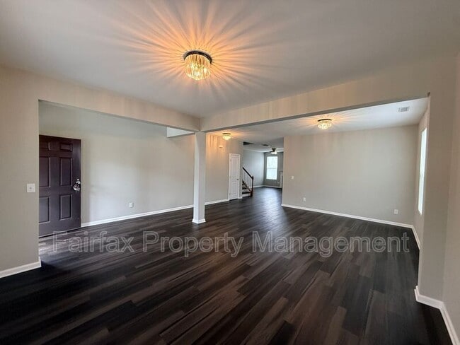 Building Photo - 127 Rosebud Ln