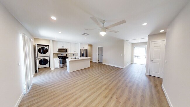 Primary Photo - Newly Renovated, 7 BD 4 BR, Close to Campus!
