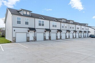 Building Photo - LUXURY TOWNHOMES FOR RENT ON DRAYTON DRIVE!!!