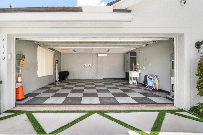 Building Photo - 2470 Sandstone Ct