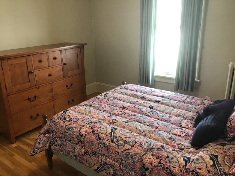 Bedroom 2 - 4636 Cedar Ave