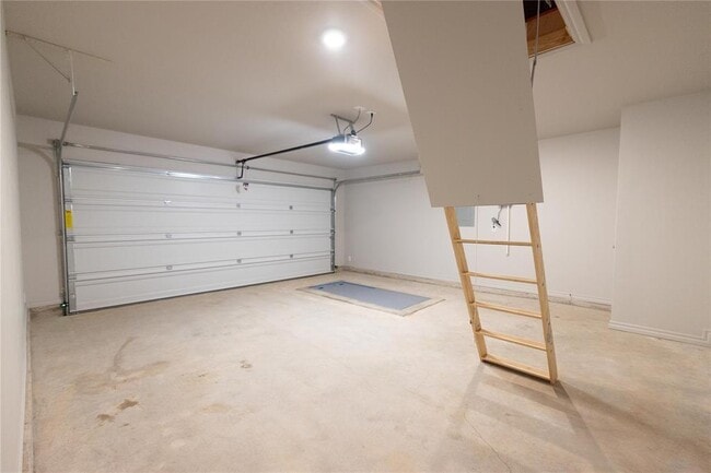 Building Photo - 913 Westfall Dr