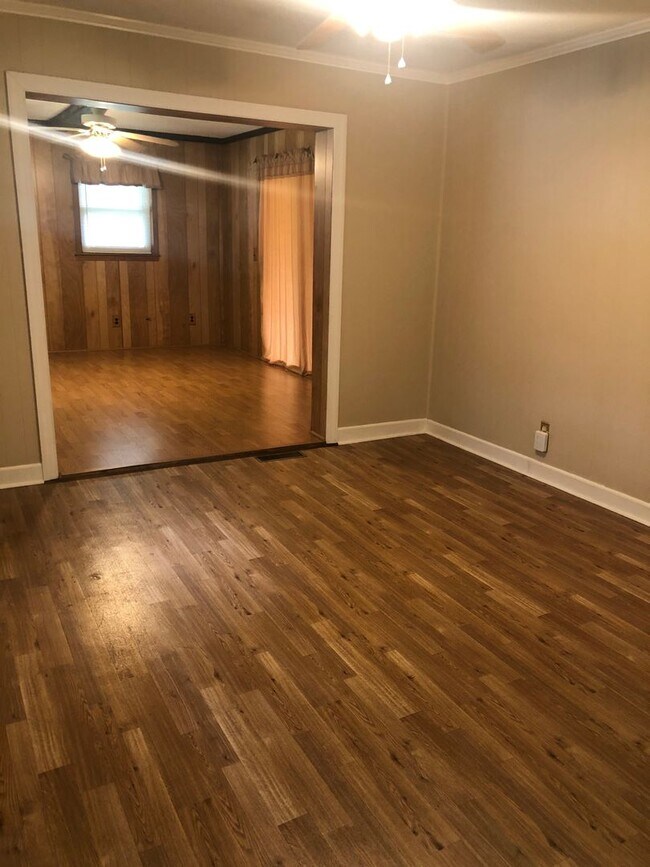 Building Photo - 3 Bedroom, 1.5 Bath Home near Furman University, and Highway 25