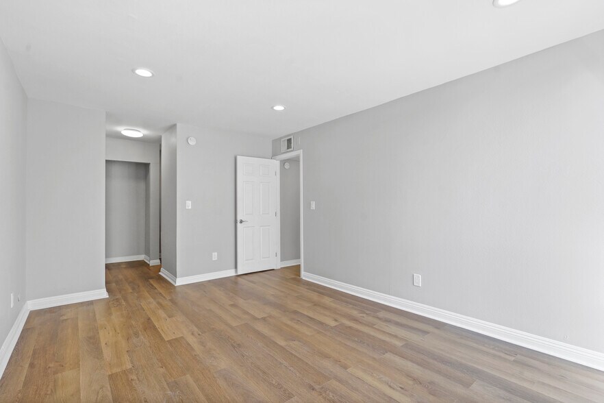 Building Photo - 8601 International Ave