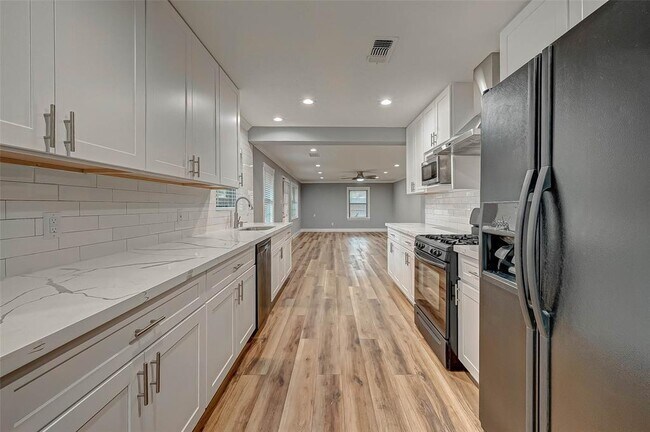 Building Photo - 4038 Cheena Dr