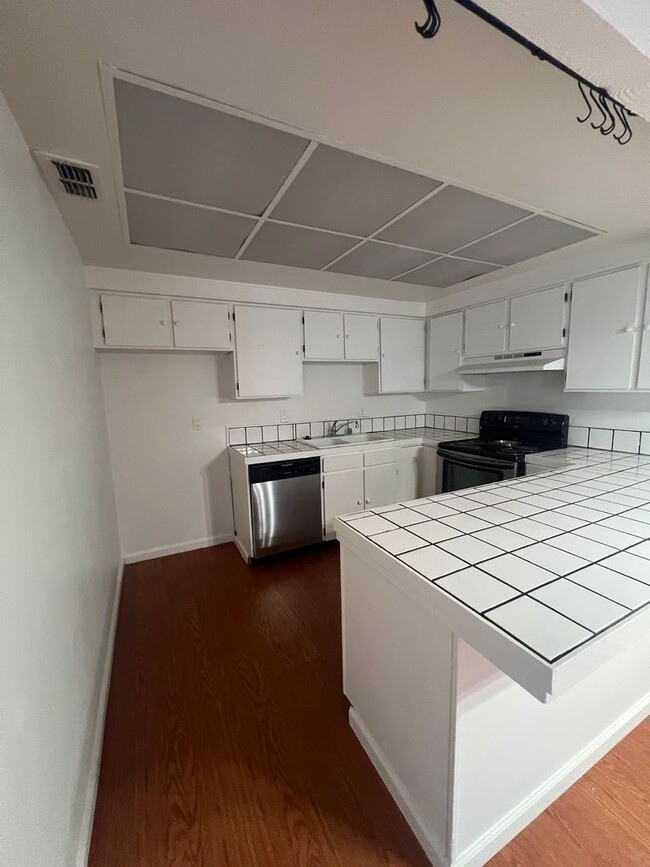 Building Photo - Charming 2-Bedroom, 2-Bath house