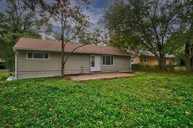 Building Photo - Coming Soon: Charming 3-Bedroom Retreat with Spacious Backyard!