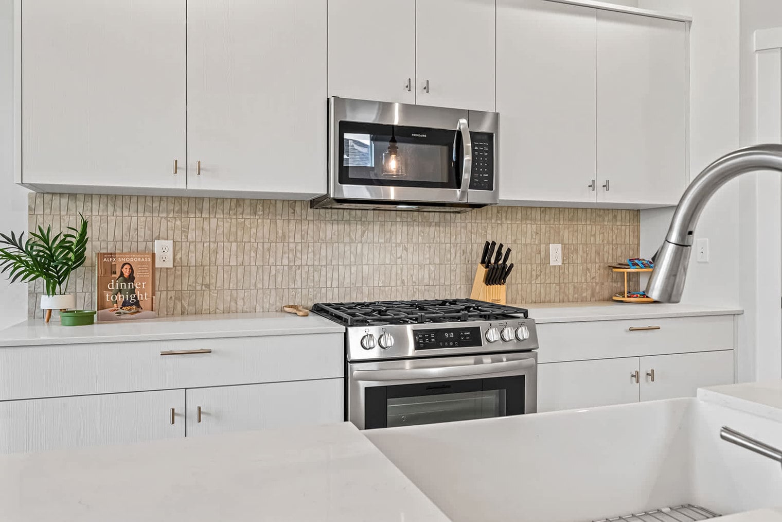 Building Photo - 1424 W Bass River Dr