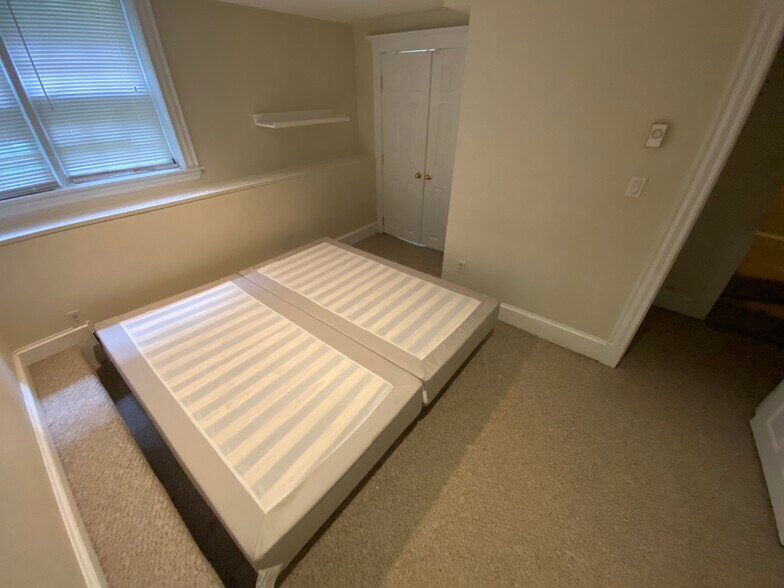 Building Photo - 16 Cedar Lane Way