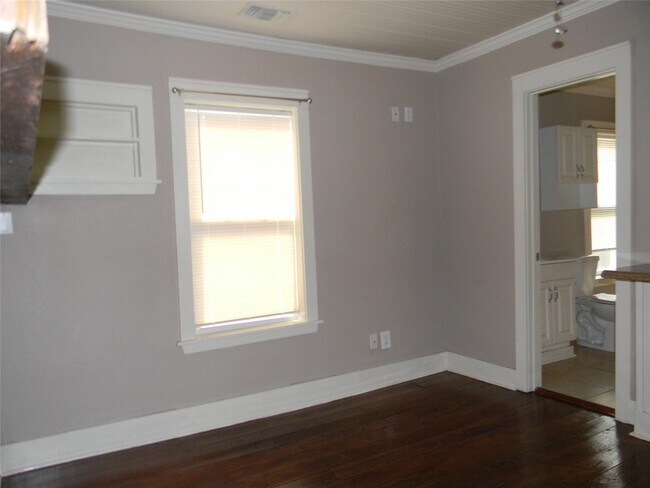 Building Photo - 2423 Avenue L