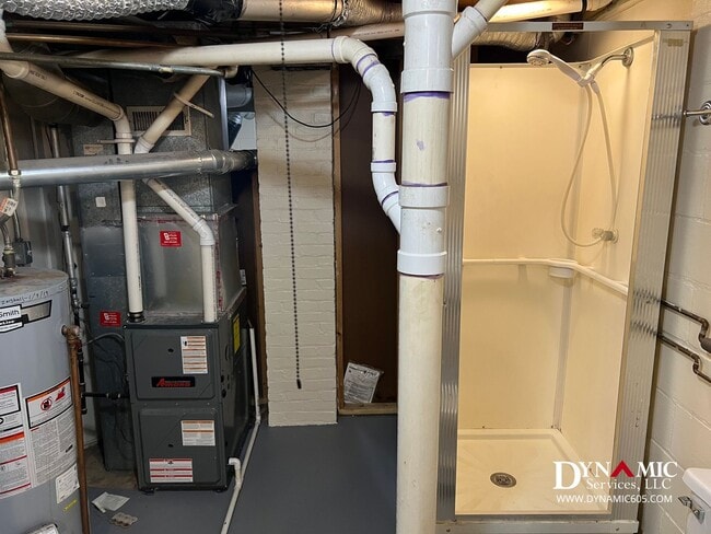 Building Photo - Updated 4+ Bedroom, 2 Bathroom House with Garage and Fenced Backyard